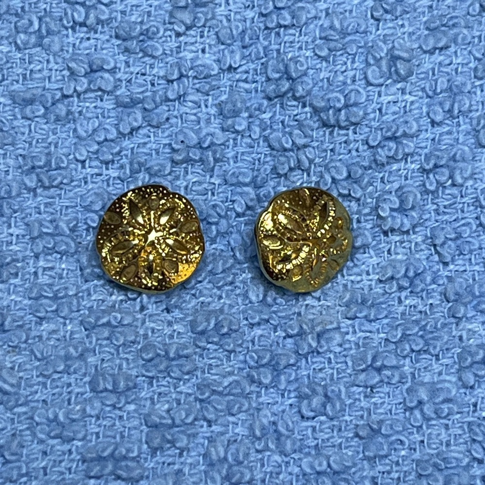 Napier‎ Small Gold Tone Sand Dollar Stud Earrings